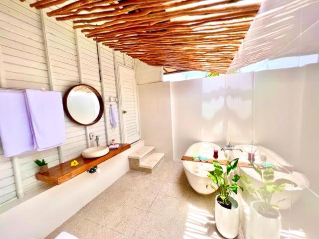 Mista Ceningan'S Beach Bungalows Previously The Kubu 221 Нуса-Лембонган Екстер'єр фото